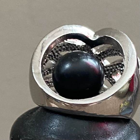 Vintage Rhodium plated black enamel & clear rhinestones women ring.Size 7.5 Used - Picture 5 of 7